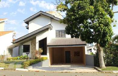 Imagem: A casa em condomínio possui 3 Dormitórios, 4 Banheiros, 2