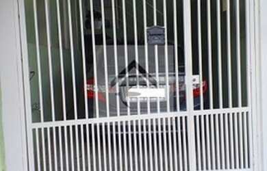 Imagem: A casa possui 2 Dormitórios, 1 Banheiro, 1 Vaga na garagem