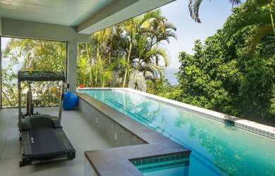 Imagem 3: Personalidade e vista sensacional em condomínio de alto luxo