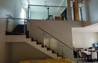 Imagem: A casa possui 4 Dormitórios, 4 Banheiros, 3 Vagas na garagem