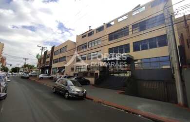 Imagem: O depósito possui 5 Vagas na garagem, 756m² de Área e está