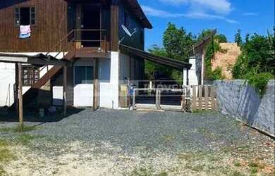 Imagem: A casa possui 5 Dormitórios, 3 Banheiros, 108m² de Área e