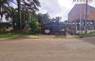 Imagem: A casa possui 3 Dormitórios, 1 Banheiro, 142m² de Área e