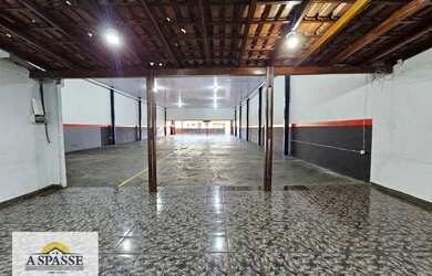 Imagem: O depósito possui 4 Vagas na garagem, 480m² de Área e está