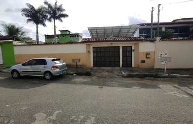 Imagem: A casa possui 2 Dormitórios, 1 Banheiro, 2 Vagas na garagem