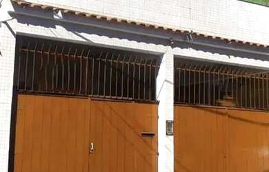 Imagem: A casa possui 5 Dormitórios, 4 Banheiros, 2 Vagas na garagem