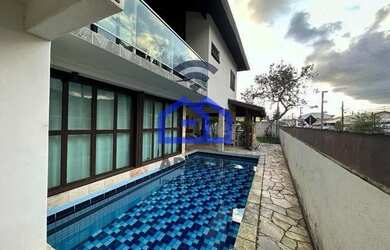 Imagem: A casa possui 4 Dormitórios, 1 Banheiro, 3 Vagas na garagem