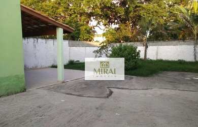 Imagem: A casa possui 3 Dormitórios, 2 Banheiros, 4 Vagas na garagem