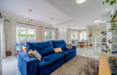 Imagem: A casa possui 3 Dormitórios, 5 Banheiros, 3 Vagas na garagem