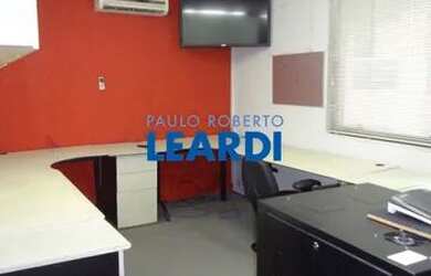 Imagem: O depósito possui 2 Vagas na garagem, 66m² de Área e está