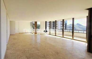 Imagem: O apartamento possui 4 Dormitórios, 5 Banheiros, 5 Vagas na