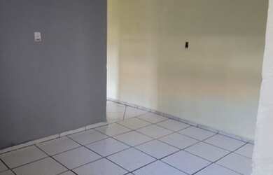 Imagem: A casa possui 2 Dormitórios e 2 Banheiros e está localizado