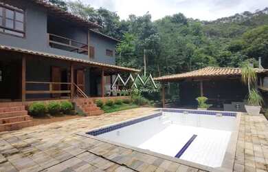 Imagem: A casa em condomínio possui 4 Dormitórios, 4 Banheiros, 2