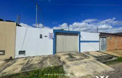 Imagem: A casa possui 3 Dormitórios, 1 Banheiro, 1 Vaga na garagem