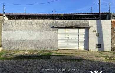 Imagem: A casa possui 2 Dormitórios, 3 Banheiros, 1 Vaga na garagem