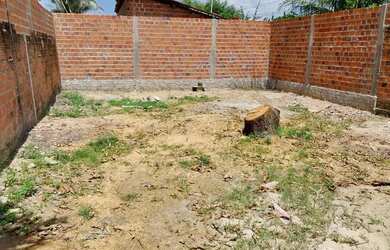 Imagem: A casa possui 2 Dormitórios, 1 Banheiro, 3 Vagas na garagem