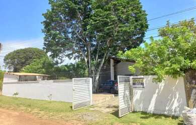 Imagem: A casa em condomínio possui 4 Dormitórios, 3 Banheiros, Piscina
