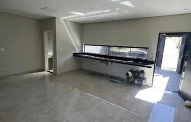 Imagem: A casa possui 3 Dormitórios, 3 Banheiros, 2 Vagas na garagem