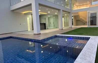 Imagem: A casa em condomínio possui 4 Dormitórios, 3 Banheiros, 5