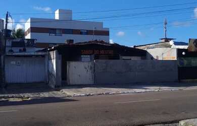 Imagem: A casa possui 3 Dormitórios, 3 Banheiros, 2 Vagas na garagem