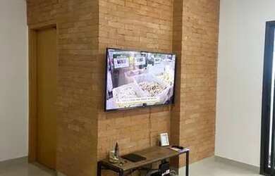 Imagem: O apartamento possui 2 Dormitórios, 2 Banheiros, 1 Vaga na