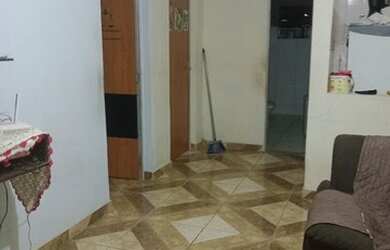 Imagem: A casa possui 3 Dormitórios, 1 Banheiro, 1 Vaga na garagem