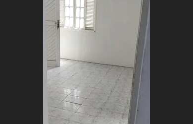 Imagem: A casa para alugar possui 1 Dormitório e 1 Banheiro e está