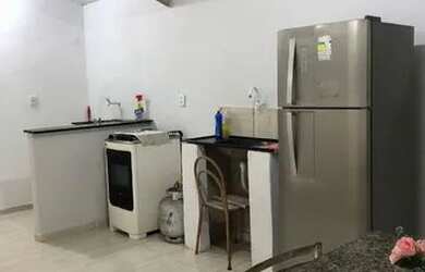 Imagem: A casa possui 1 Dormitório, 1 Banheiro, 1 Vaga na garagem