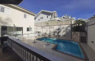 Imagem: A casa em condomínio possui 3 Dormitórios, 3 Banheiros, 4