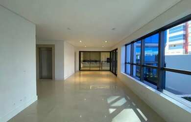 Imagem: O apartamento possui 3 Dormitórios, 5 Banheiros, 3 Vagas na