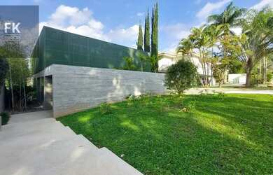 Imagem: A casa em condomínio possui 5 Dormitórios, 5 Banheiros, 5