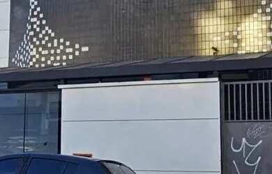 Imagem: O depósito possui 5 Vagas na garagem, 801m² de Área e está