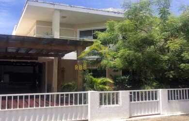 Imagem: A casa possui 4 Dormitórios, 5 Banheiros, 1 Vaga na garagem