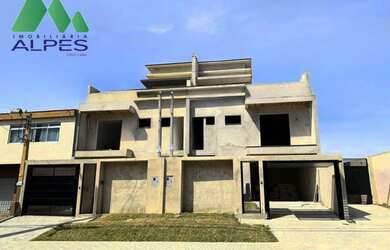 Imagem: A casa possui 3 Dormitórios, 4 Banheiros, 3 Vagas na garagem