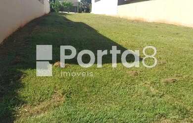 Imagem: O terreno possui 400m² de Área e está localizado em Loteamento