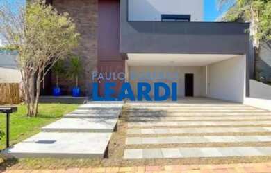 Imagem: A casa em condomínio possui 4 Dormitórios, 5 Banheiros, 3