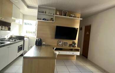 Imagem: O apartamento possui 2 Dormitórios, 1 Banheiro, 1 Vaga na garagem