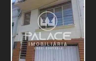 Imagem: A casa possui 3 Dormitórios, 2 Banheiros, 1 Vaga na garagem