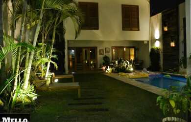 Imagem: A casa possui 3 Dormitórios, 4 Banheiros, 5 Vagas na garagem