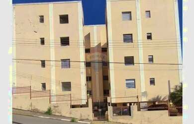 Imagem: O apartamento possui 3 Dormitórios, 1 Banheiro, 1 Vaga na garagem