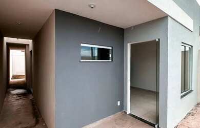 Imagem: A casa possui 2 Dormitórios, 1 Banheiro, 2 Vagas na garagem