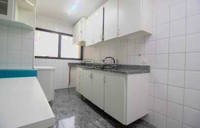 Imagem: O apartamento possui 3 Dormitórios, 2 Banheiros, 2 Vagas na