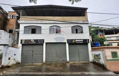 Imagem: A casa possui 3 Dormitórios, 2 Banheiros, 3 Vagas na garagem