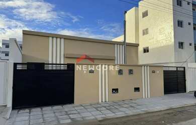 Imagem: A casa possui 3 Dormitórios, 2 Banheiros, 1 Vaga na garagem