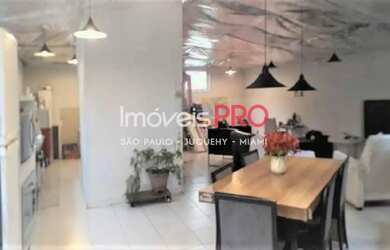 Imagem: O depósito possui 2 Vagas na garagem, 304m² de Área e está