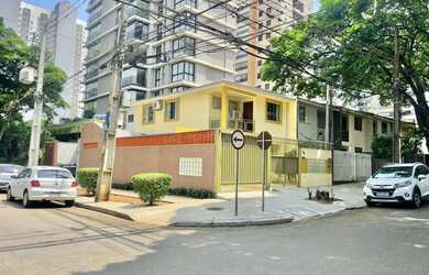 Imagem: A casa possui 3 Dormitórios, 4 Banheiros, 3 Vagas na garagem