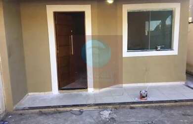 Imagem: A casa possui 2 Dormitórios, 2 Banheiros, 2 Vagas na garagem