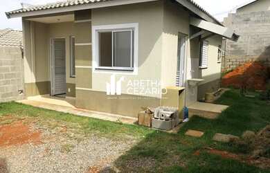 Imagem: A casa possui 2 Dormitórios, 1 Banheiro, 2 Vagas na garagem