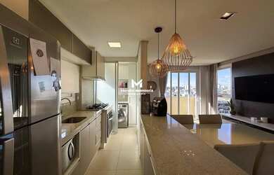 Imagem: O apartamento possui 3 Dormitórios, 1 Banheiro, 2 Vagas na