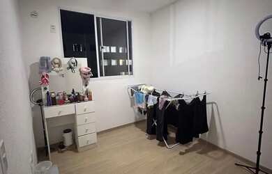 Imagem: O apartamento possui 2 Dormitórios, 1 Banheiro, 1 Vaga na garagem